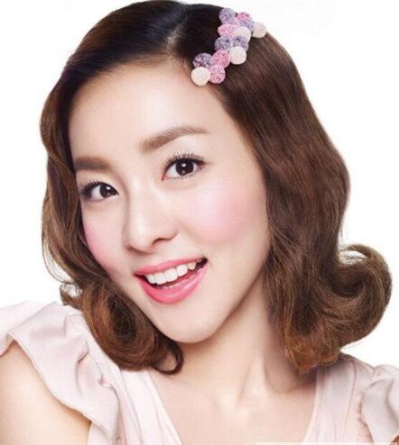 2023年女生流行Ω短发显瘦发型