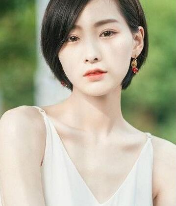 低发际线女生适合的减龄发型 让你焕然一新变美