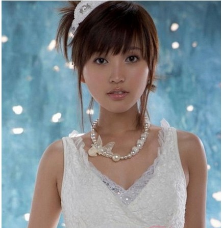 金莎演绎的百变发型造型 更凸显出小女人味道