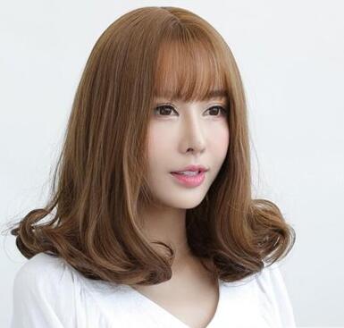 2023年女生流行Ω短发显瘦发型