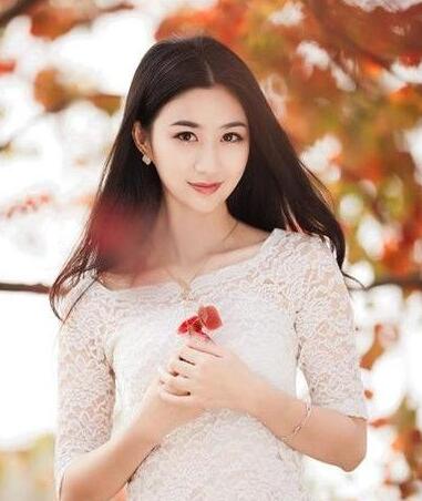 低发际线女生适合的减龄发型 让你焕然一新变美