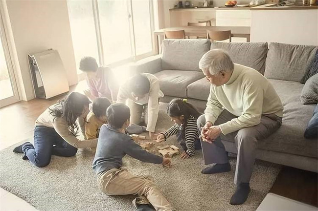 多子女家庭“最命好”的是老几不是迷信有科学依据 