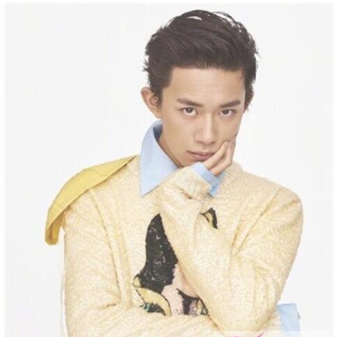 易烊千玺最新写真发型侧颜正面照迷人