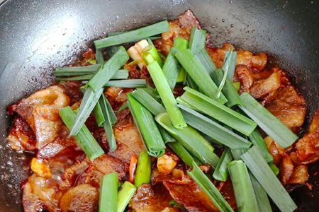 回锅肉的家常做法，这道正宗回锅肉的做法步骤