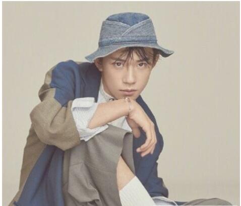 易烊千玺最新写真发型侧颜正面照迷人