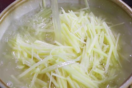 酸辣土豆丝的做法，酸辣土豆丝的家常做法步骤