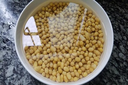 黄豆炖猪蹄的做法，猪蹄炖黄豆对女人功效