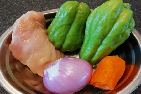 佛手瓜的做法，鸡胸肉炒佛手瓜的做法,低脂素菜