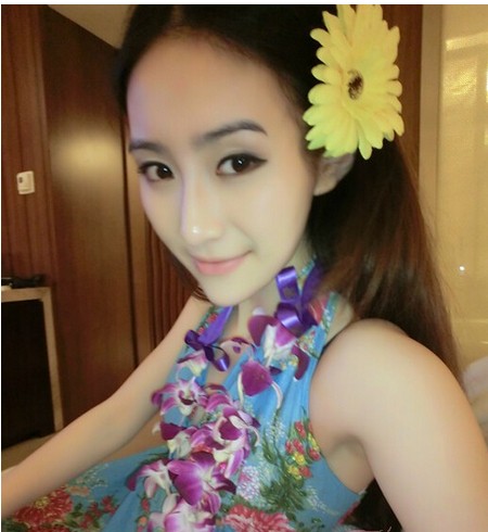 清新甜美非主流发型 简约中却尽显了女生气质优雅