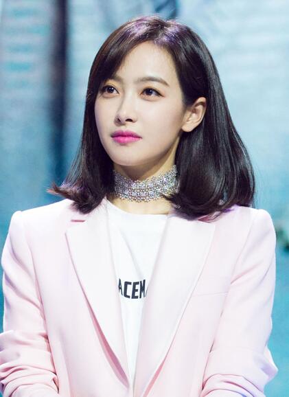 高发际线女生适合的杨幂唐嫣同款修颜发型