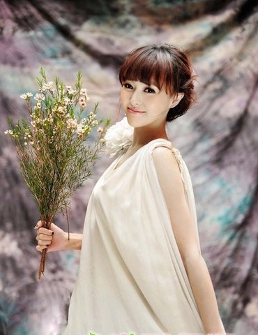 时尚百变女明星盘发发型推荐