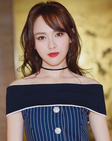 高发际线女生适合的杨幂唐嫣同款修颜发型
