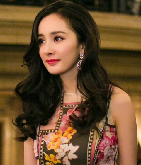 高发际线女生适合的杨幂唐嫣同款修颜发型