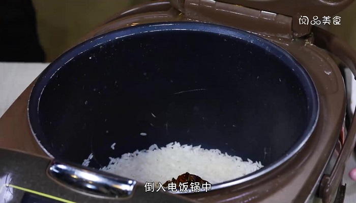 菱角焖饭怎么做 菱角焖饭的做法 