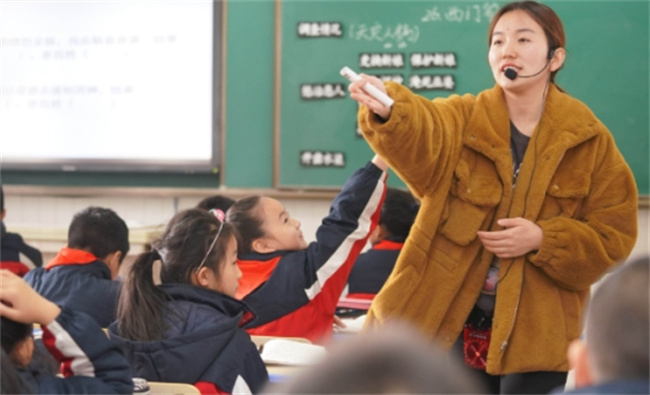 课程内容、教材内容、教学内容之间的联系与区别 