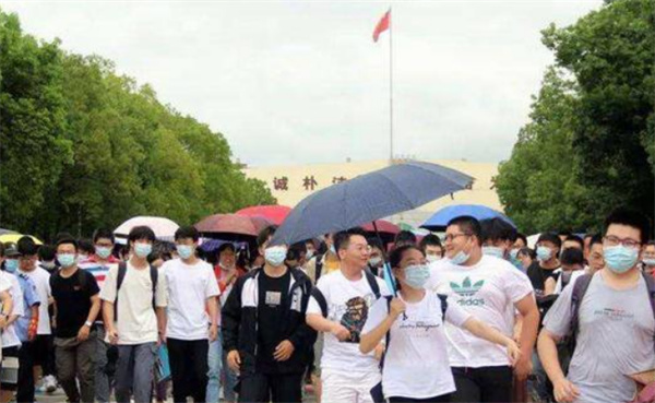 从高分段考生和录取分数线 能看出江浙考生更卷吗 