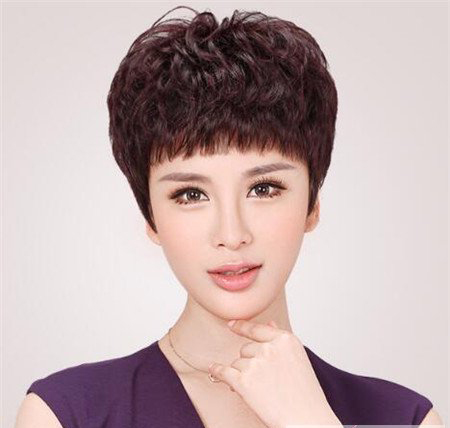 40岁女人短发最新发型流行趋势，焕发青春减龄10岁！