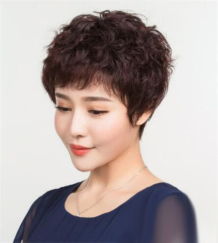 2023中年女人短发最新发型流行趋势，优雅端庄气质减龄！