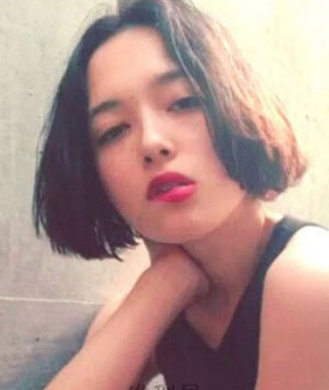 女生中分短发 打造气质美女