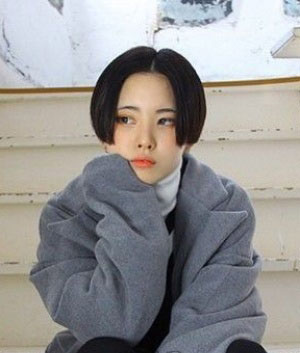 女生中分短发 打造气质美女