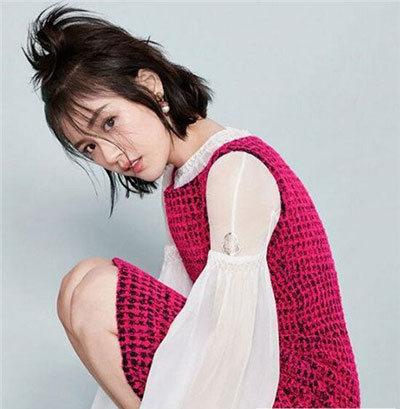 今年扎发流行“空气坠” 耳边留一小撮更少女