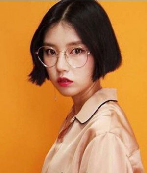 女生中分短发 打造气质美女