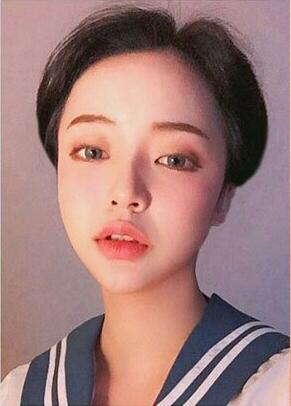 2023年最新的中分短发发型