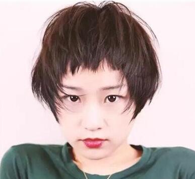 最新狗啃刘海显瘦女生短发大全