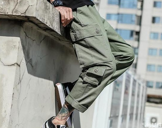 腿粗适合穿什么样的裤子 这4种裤型最显腿细