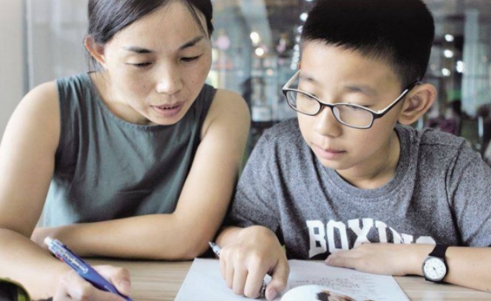 让孩子赢在起跑线报各种辅导班 父母如何缓解育儿焦虑？ 