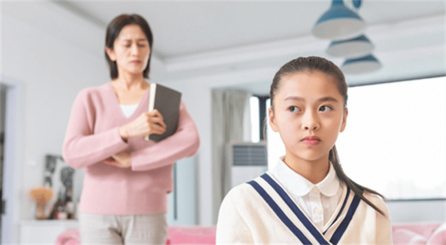 小孩子叛逆期如何引导 小孩叛逆期该怎么管教 