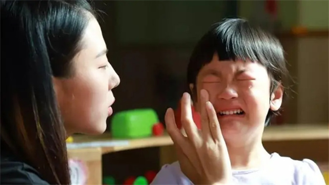 孩子不上幼儿园怎么办 孩子不愿意上学天天哭怎么办 