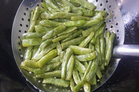 四季豆怎么做好吃？干煸四季豆的家常做法