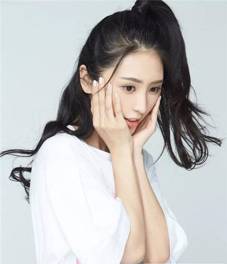 今年发型流行趋势，长发怎么扎好看又简单！