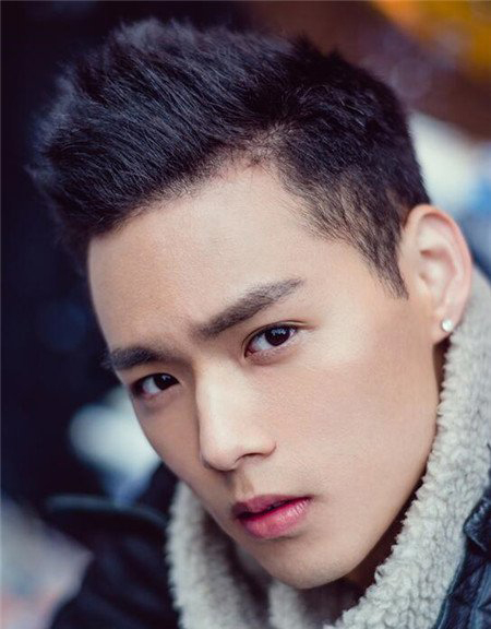 2023年时髦抢眼的韩式男生发型推荐！