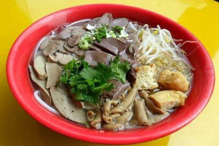 鸭血怎么做好吃，这款鸭血粉丝汤的做法鲜香爽滑