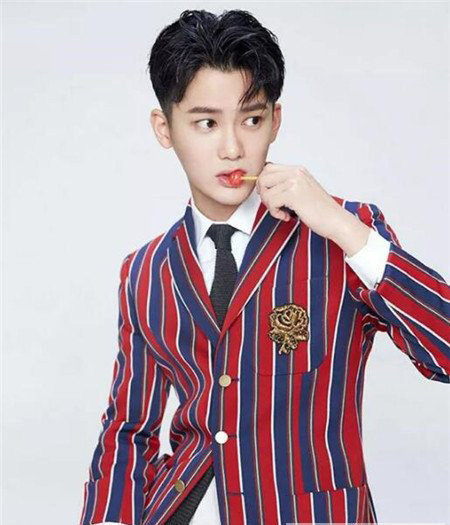 今年20-30岁年纪的男生留什么发型好看！