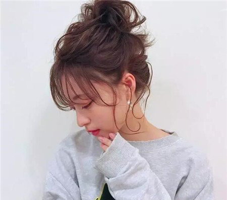今年发型流行趋势，长发怎么扎好看又简单！