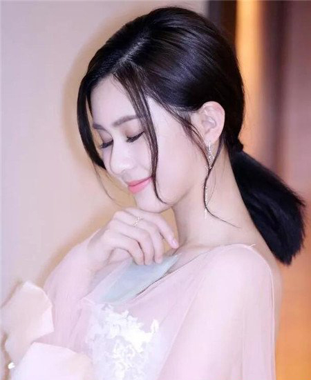 今年发型流行趋势，长发怎么扎好看又简单！