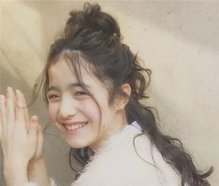今年发型流行趋势，长发怎么扎好看又简单！