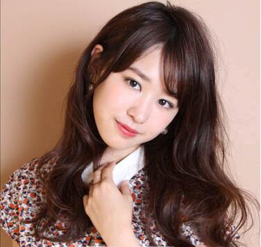 2023最新流行女生自然蓬松卷发发型