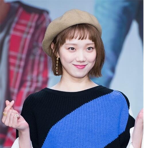 显脸小又时髦跟着女神这样戴帽子最美