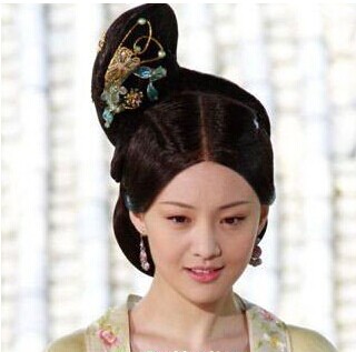 十分经典靓丽的古装美女盘发发型 十足的古代美女形象