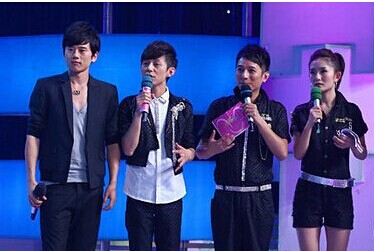 张杰快乐大本营发型造型 演绎出帅气的潮发发型