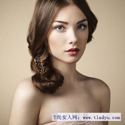 让女性皮肤看起来更糟的错误上妆法