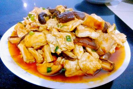 蘑菇怎么炒好吃，这三种香菇的做法鲜香味美超下饭