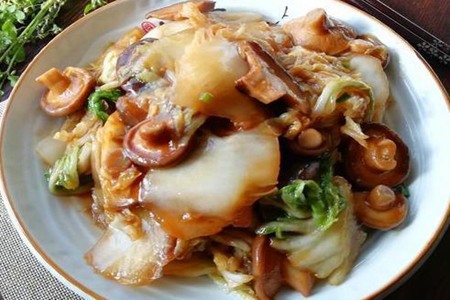 蘑菇怎么炒好吃，这三种香菇的做法鲜香味美超下饭