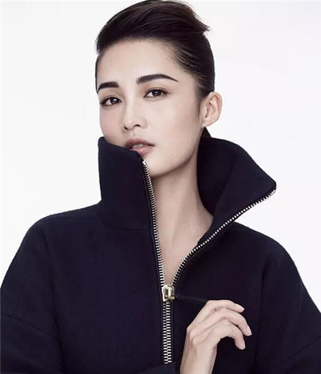 今年流行什么短发发型？90后李沁这款短发发型真好看！