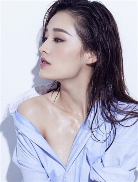 今年流行什么短发发型？90后李沁这款短发发型真好看！