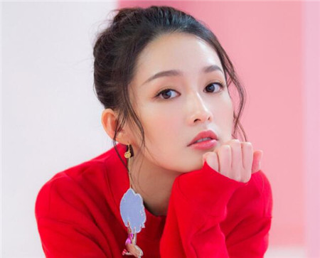 今年流行什么短发发型？90后李沁这款短发发型真好看！
